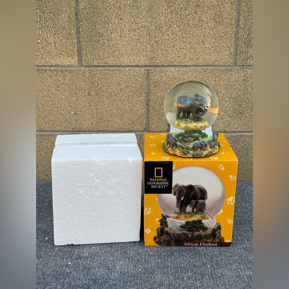 1997 National Geographic Society 
African Elephant Waterglobe